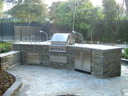 <div class='closebutton' onclick='return hs.close(this)' title='Close'></div><div class='firstH'><img src='/images/logo-white-small.png'></div><h1>Outdoor Kitchens and BBQ Grill</h1><p>Outdoor Kitchens and BBQ Grill #020 by Horusicky Construction</p><div class='getSocial'><h1>Share</h1><p class='photoBy'>Photo by Horusicky Construction</p><iframe src='https://www.facebook.com/plugins/like.php?href=http%3A%2F%2Fhorusicky.com%2Fimages%2Fgalleries%2Fkitchens-and-bbq-grills2%2Fwm%2Fkitchen-and-bbq-grill-by-horusicky-construction-020.jpg&send=false&layout=button_count&width=100&show_faces=false&action=like&colorscheme=light&font&height=21' scrolling='no' frameborder='0' style='border:none; overflow:hidden; width:100px; height:21px;' allowTransparency='true'></iframe><br><a href='http://pinterest.com/pin/create/button/?url=http%3A%2F%2Fwww.horusicky.com&media=http%3A%2F%2Fwww.horusicky.com%2Fimages%2Fgalleries%2Fkitchens-and-bbq-grills2%2Fwm%2Fkitchen-and-bbq-grill-by-horusicky-construction-020.jpg&description=Pools' data-pin-do='buttonPin' data-pin-config=\'above\'><img src='https://assets.pinterest.com/images/pidgets/pin_it_button.png' /></a><br></div>